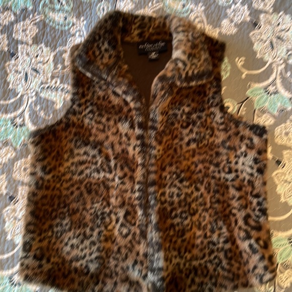 Outdoor Edition faux fur leopard print vest - Picture 5 of 5